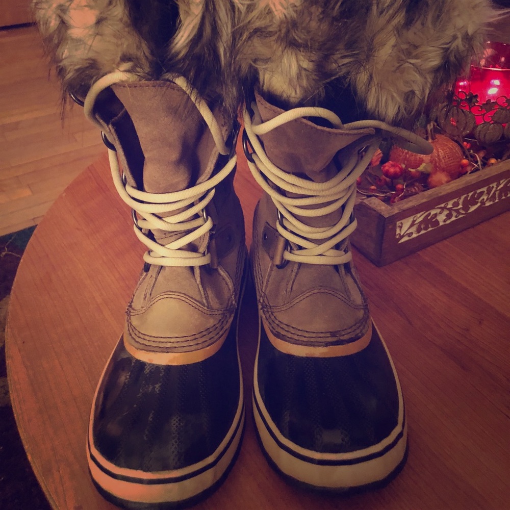 Size 7 Sorel Winter boots with the fur.